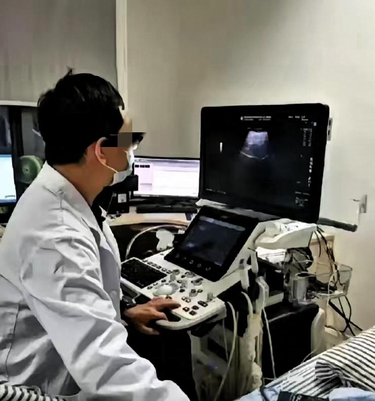 这个医生火了。湖南长沙一55岁男子在医院被诊断出肝癌晚期，情况危急。妻子打算卖掉