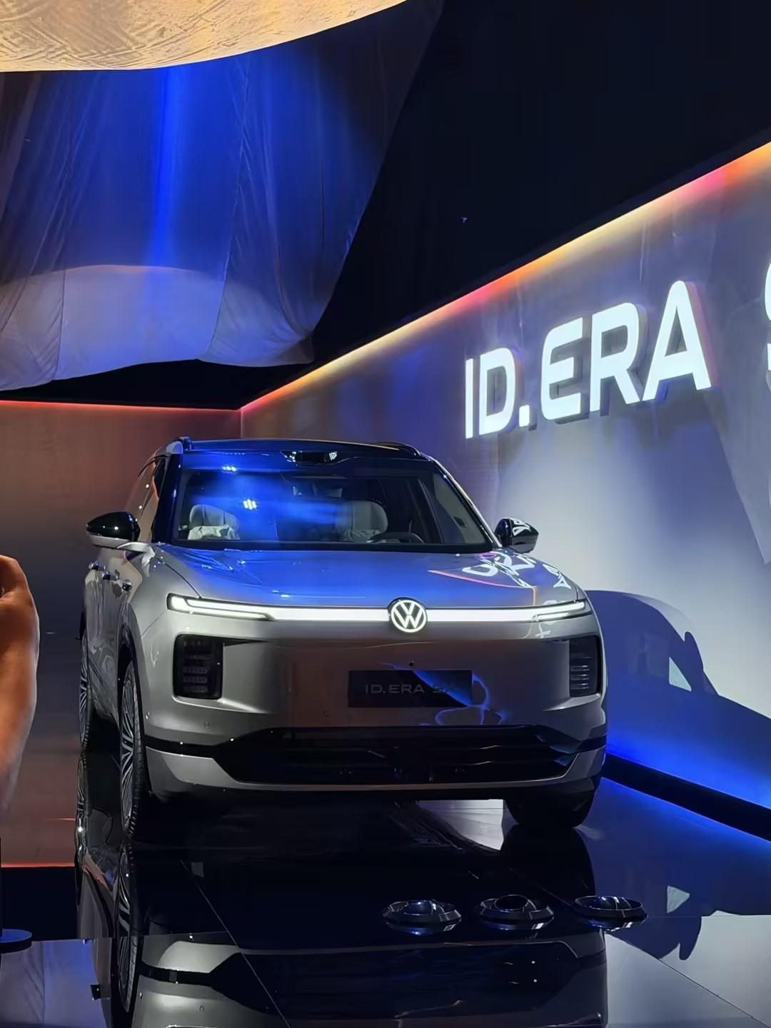 以前光看图感觉不出来，这到了现场之后，感觉大众ID.ERA 9X的体格子确实挺大
