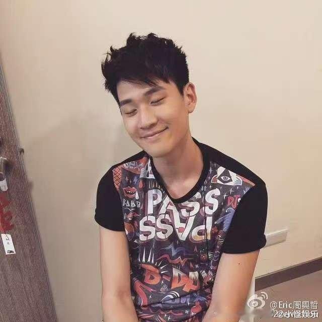 周兴哲居然是95后 谁能不惊讶！周兴哲是95后，今年30。12岁写歌19岁爆红，