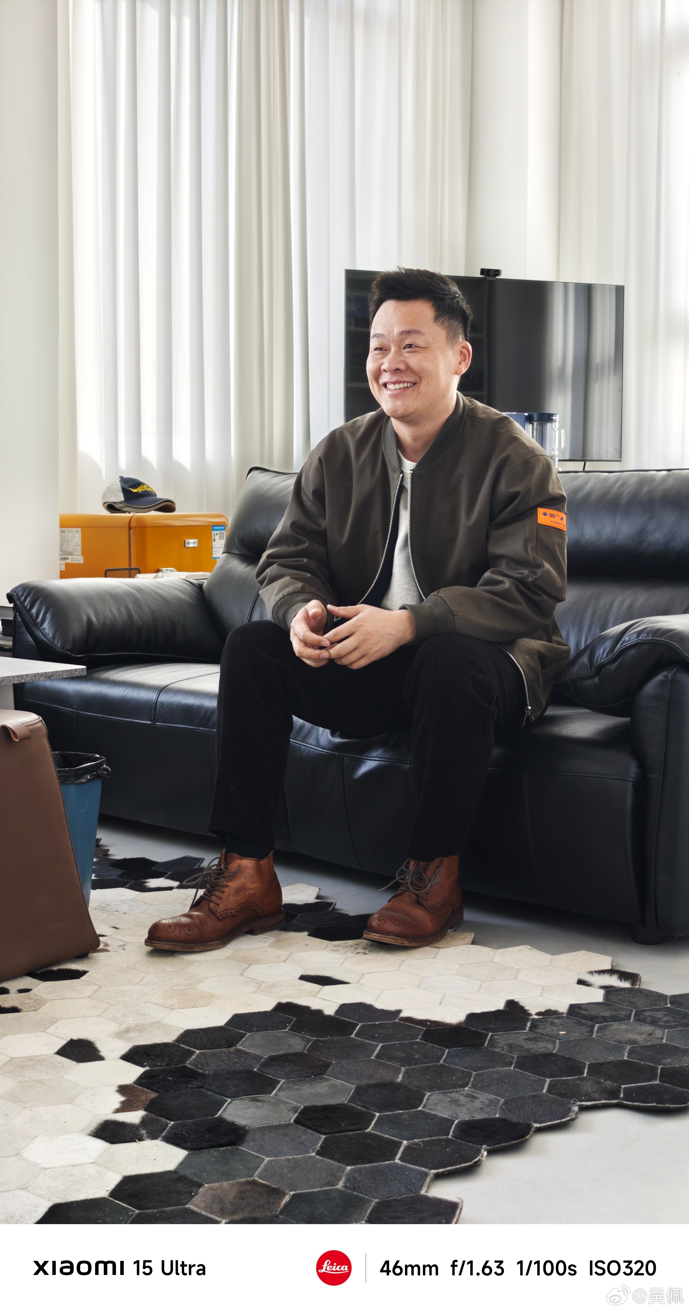 帮我选件衣服，哪一件合适，一会儿就去小米科技园准备直播去了。＊忽略我昨晚喝水把脸