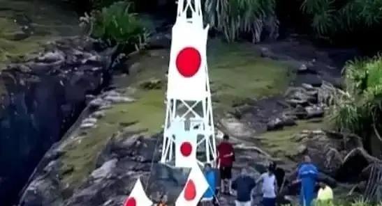 中日闹得再凶，钓鱼岛上那座灯塔谁都不敢碰！因为谁都明白：灯塔一碰，东海必炸！它不