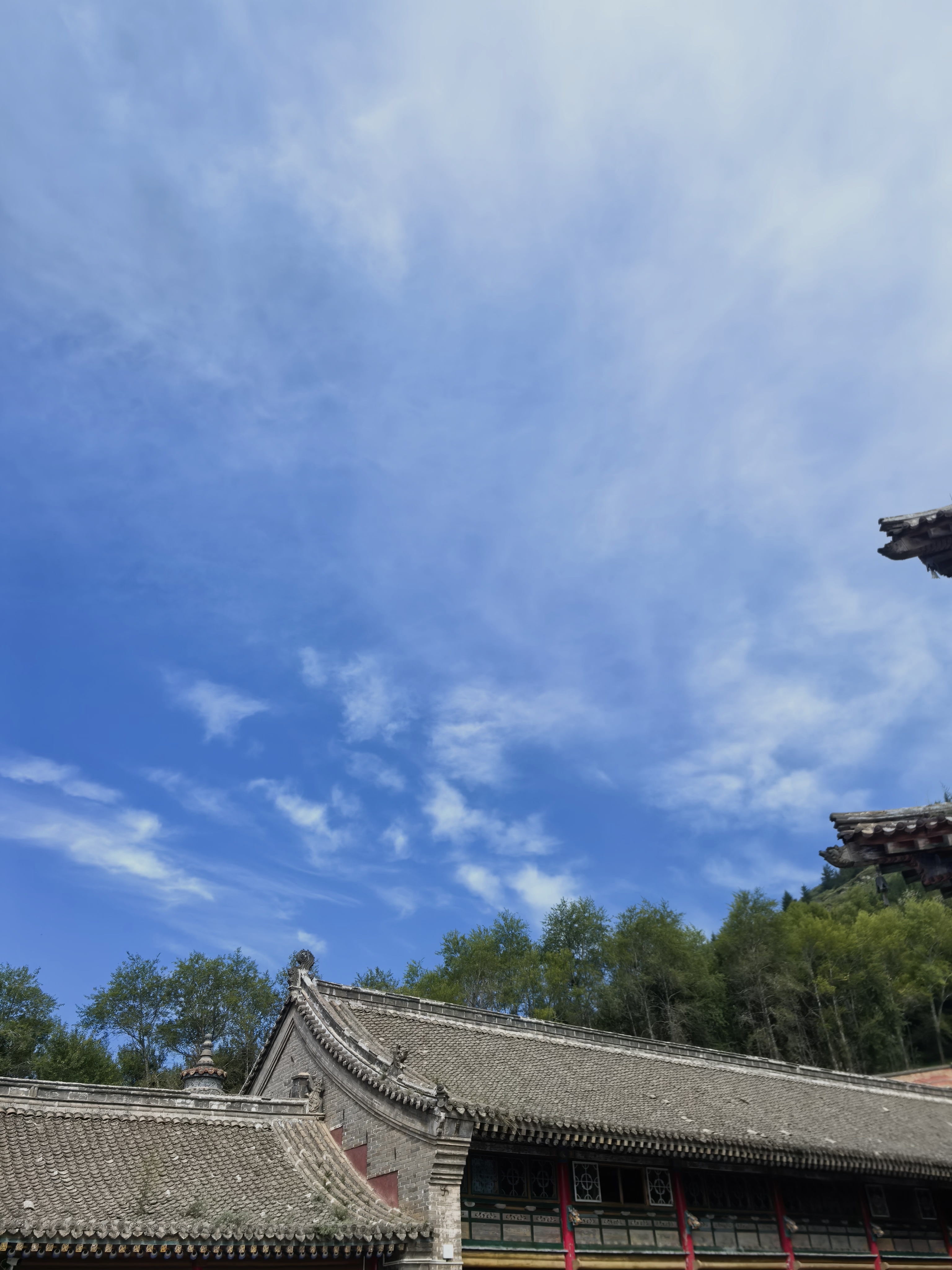 不问东西不问程 举头即见旧时峰 千山踏遍无寻处 却在自家门槛中 清亦凉兮清凉学堂