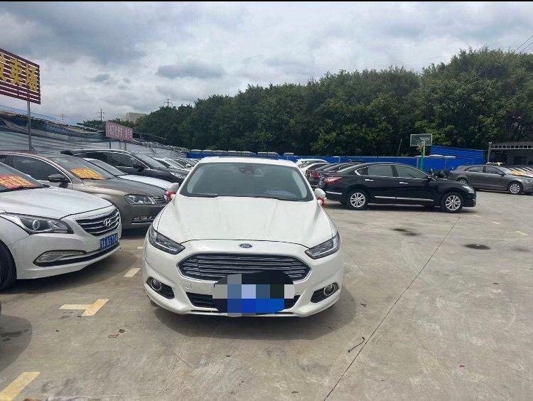 5万元左右，现在可以购买得到挺多具有性价比的二手车了，毕竟现在新车的价格也出现了