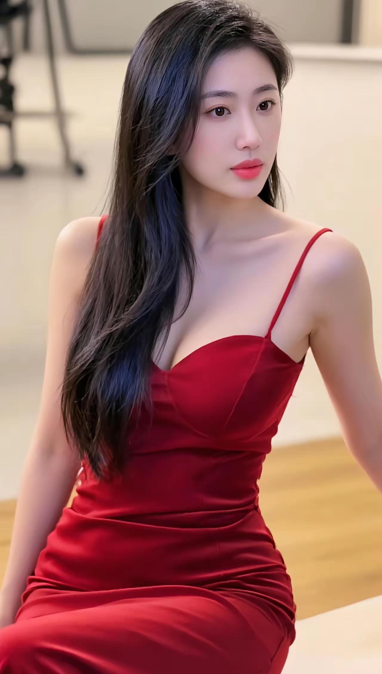 优雅红裙，气质女神，尽显迷人魅力！🌹💃