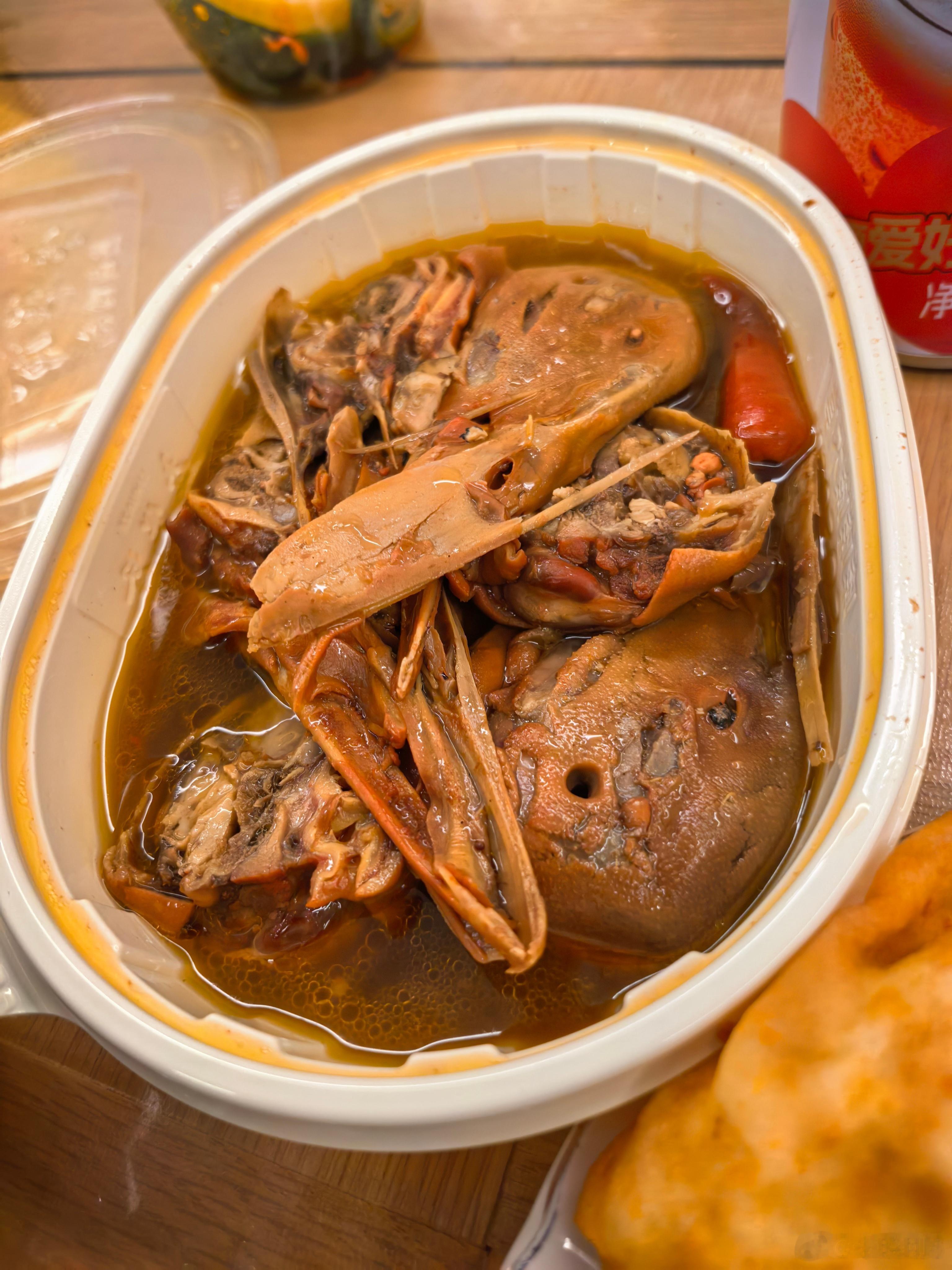 天凉整点汾酒，配李华泽和绝味鸭脖