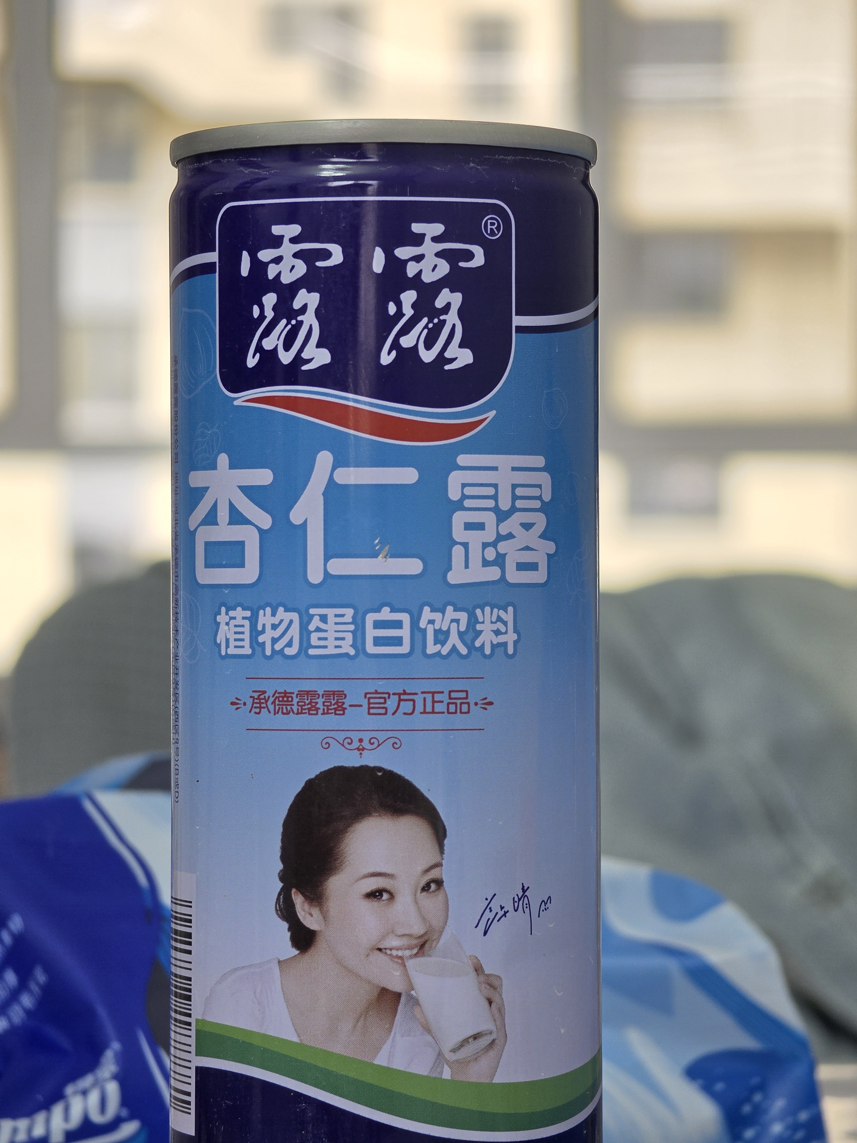我两台 S26 Ultra ，5 倍摄像头最近对焦距离，一台 53 厘米图一，另