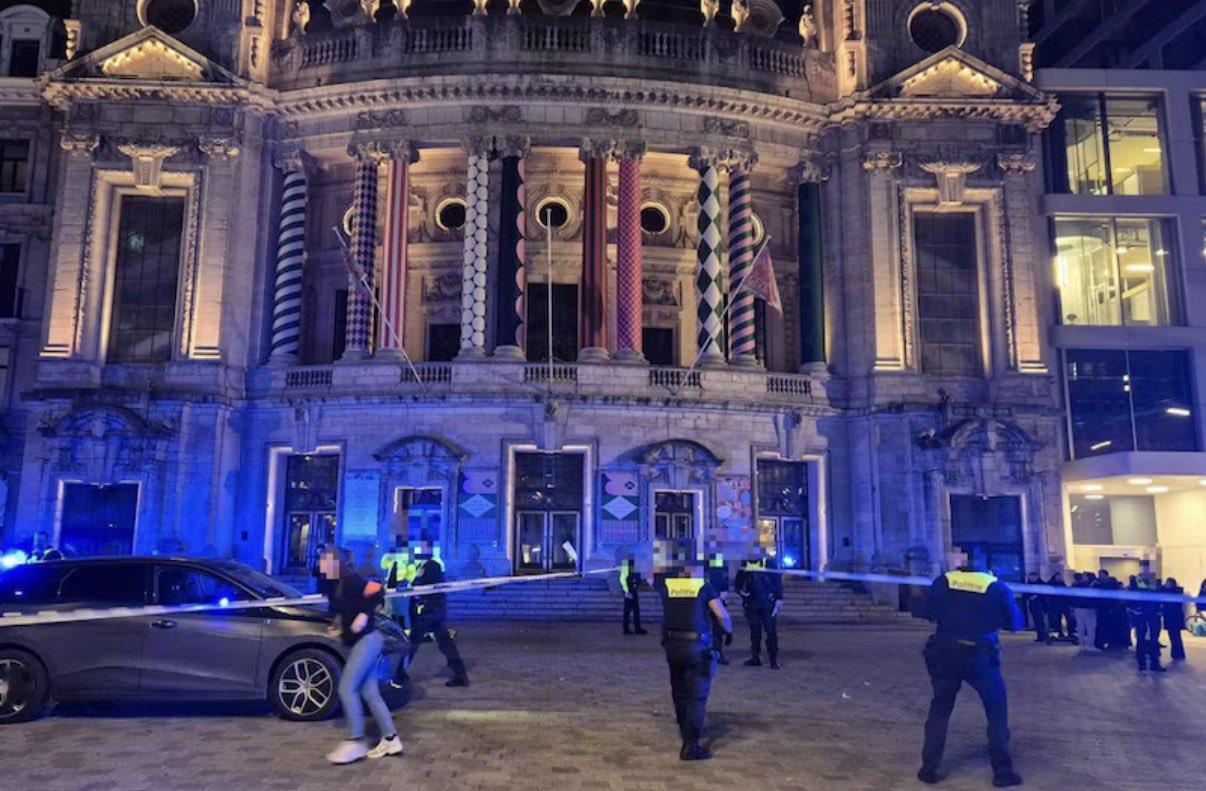 新闻快讯——比利时安特卫普市中心亲库尔德示威活动附近发生持刀伤人事件，至少6人受