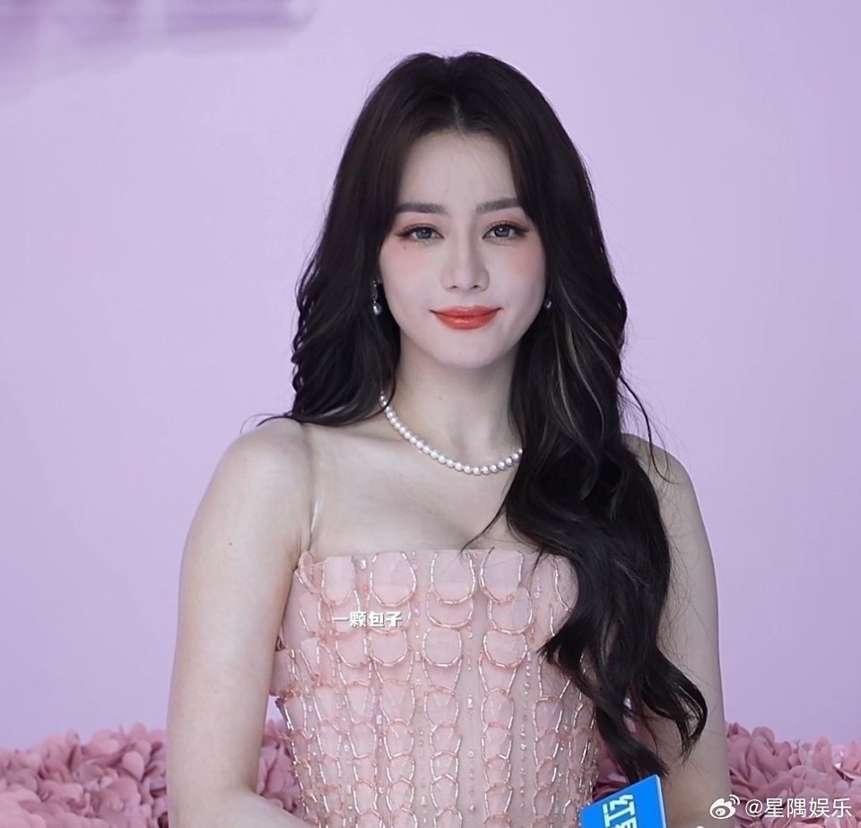 迪丽热巴怎么这么胖了。。。 