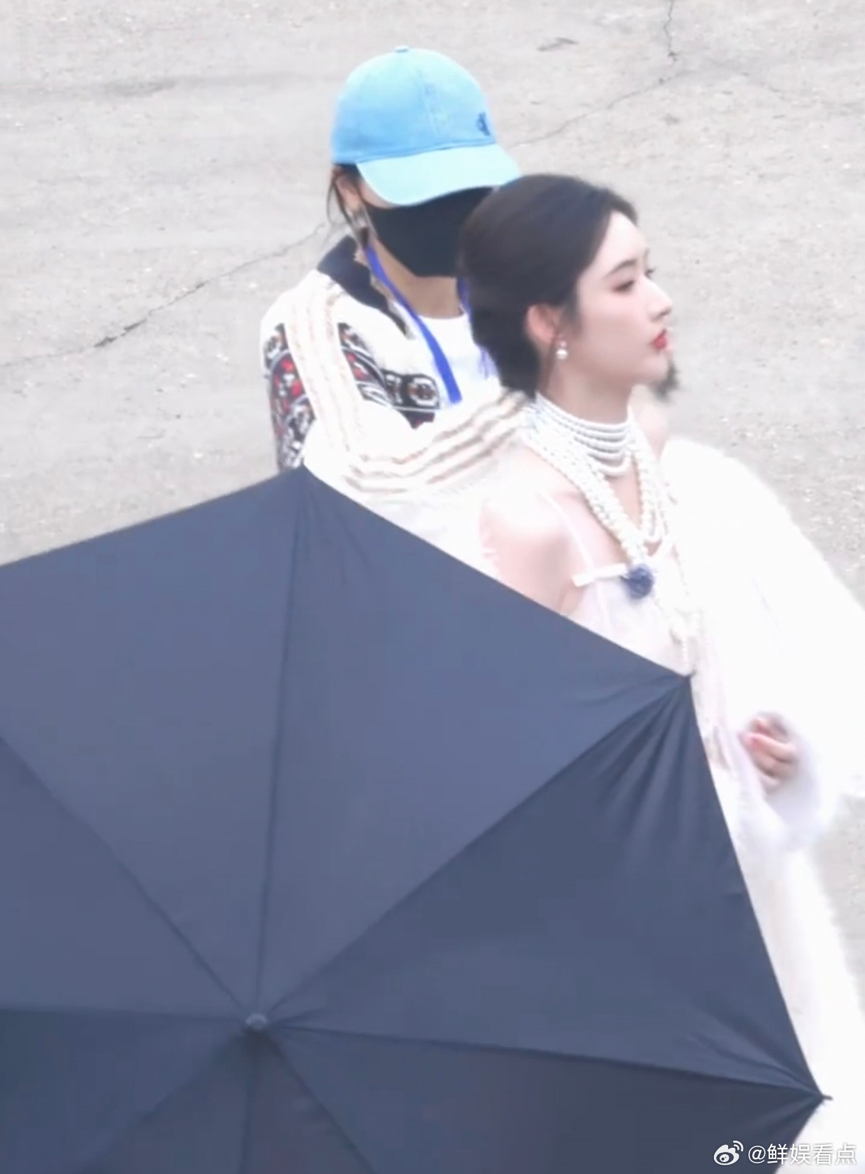 王玉雯开推珍珠贵妇造型王玉雯开推第二套造型，珍珠项链贵妇造型，好美！王玉雯开推珍