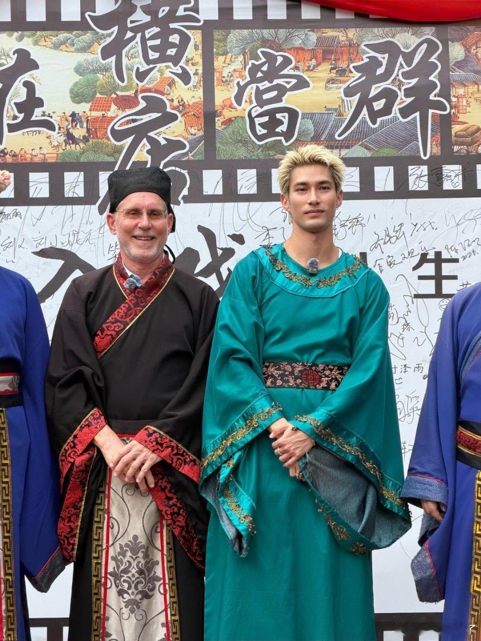 米卡和爸爸内蒙古沙漠牧民之旅继横店、北京、河南之后，米卡又和爸爸一起去内蒙古旅游