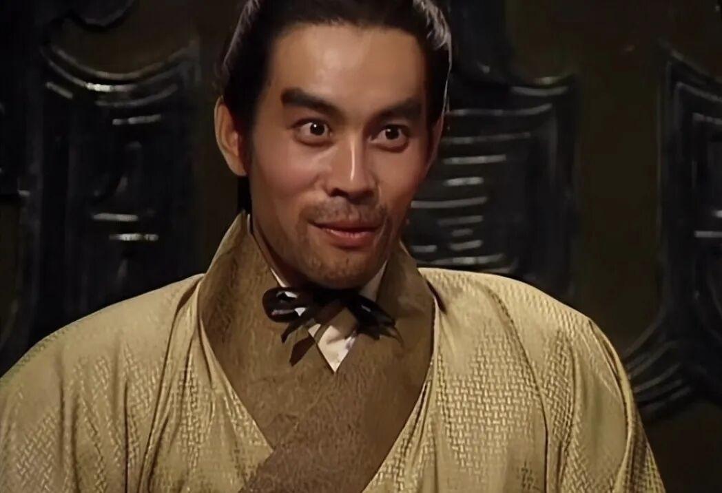 正史里的吕布只杀过两个“手无寸铁”的军阀，一个是丁原，另一个是董卓。这两个人虽然