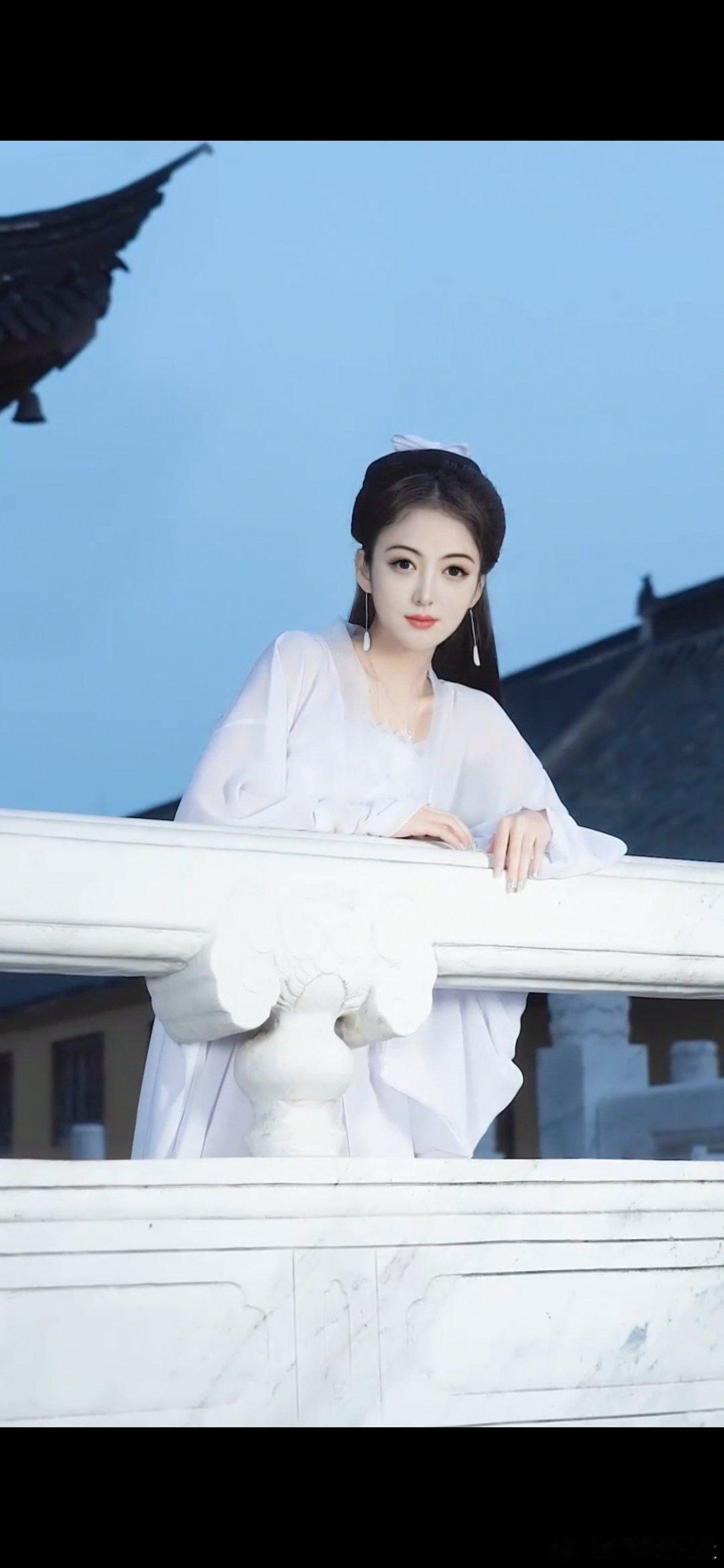 #情感#                     《无题》泪似雨滴湿罗巾，独倚危