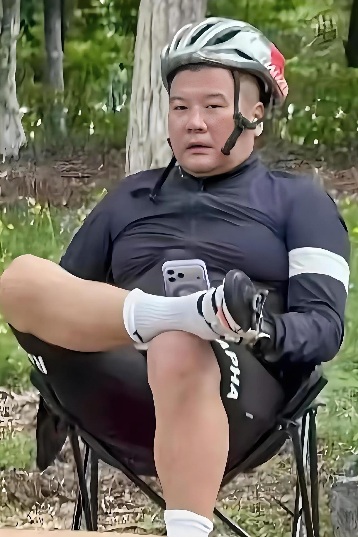 这就是昔日那个弯弓射大雕的中超射手王吗？感觉整个人像服了激素催起来的样子，五官和
