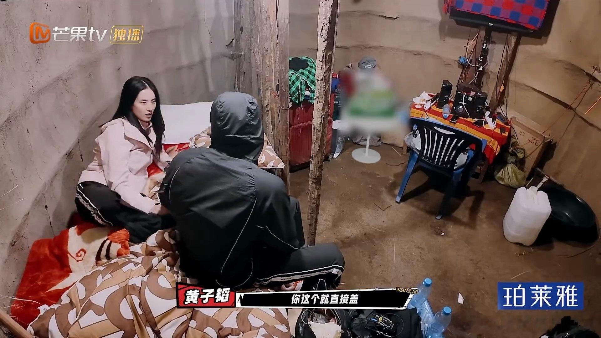 真给黄子韬徐艺洋把床搬来了🆘 这是我能看的吗！《小伙小妹换游记》，居然真的把床