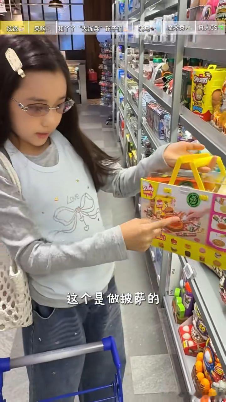 小酒窝直呼张维伊大名小酒窝喊张维伊大名小酒窝和张维伊搭档相处很自在，张维伊称呼小