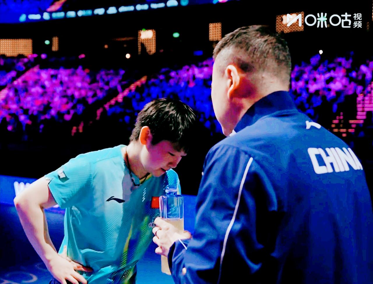 我去！马琳现场指导孙颖莎，摄像机也跟着拍呀！
录音清清楚楚！

昨天莎莎换衣服，