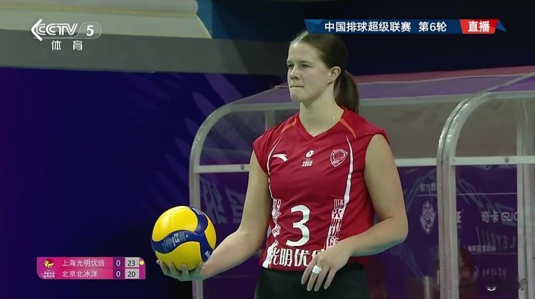 看到联赛中上海女排一骑绝尘后，有球迷问：中国女排什么时候才能拥有“范赖克”和“沃