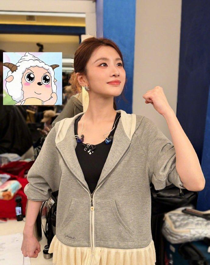 张慧雯跟者来女学打坐别人练舞练到疯，她俩打坐坐到静乘风2026