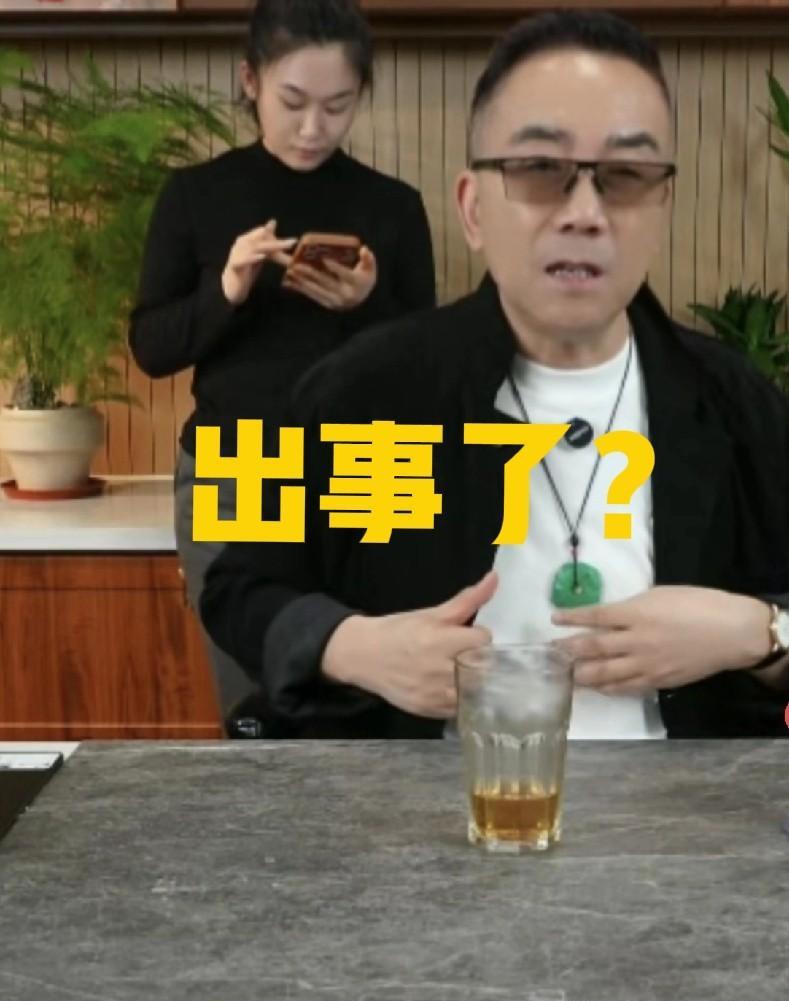 杨议拍着桌子吼出那句“我就不能有点自己的事”时，我后背都麻了。
就两天。
去北京