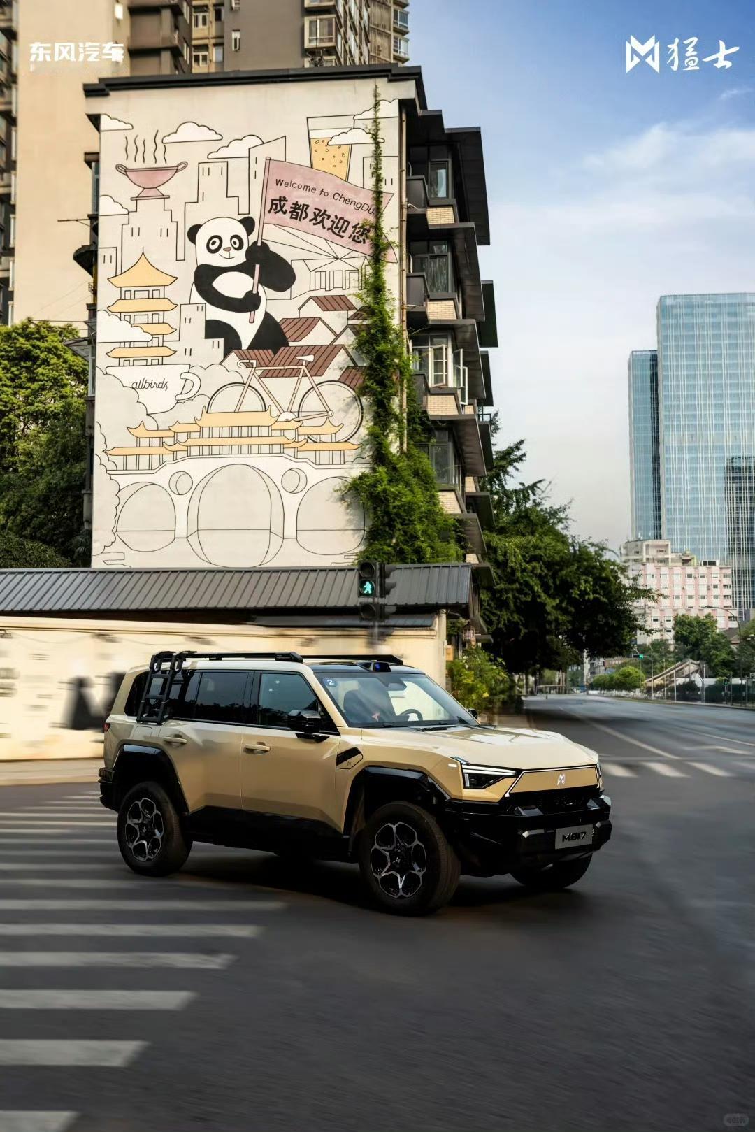 猛士与华为乾崑携手，共创智能越野新篇，猛士M817更是其中佼佼者。它搭载华为全栈