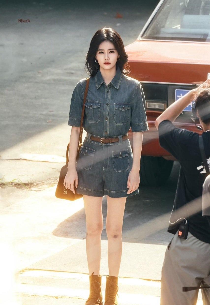 ​
逆光牛仔look！完全是光都偏爱的美人～ ​​​