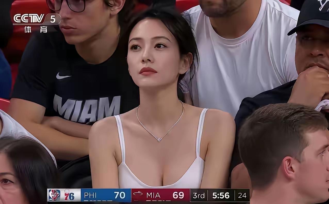 万能的网友，请告诉我她的信息好吗？深深一躬！
