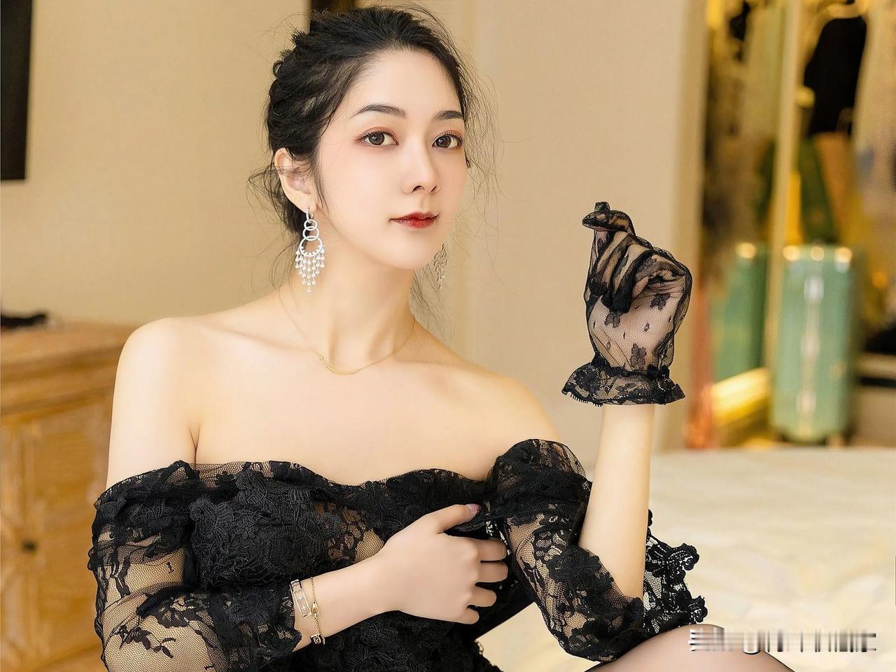 微胖美女小姐姐