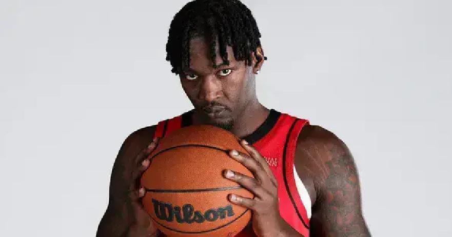 火箭今天把芬尼·史密斯拎回来了，膝盖刚消肿，教练直接给他掐表：先打15分钟，别想