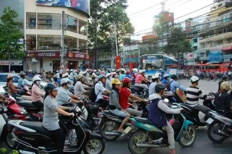 越南此前宣布，从2026年中起禁止燃油电单车进入河内市中心，预计该禁令将逐步扩展