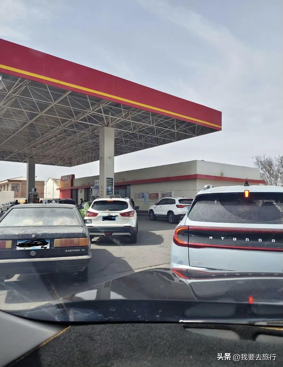 近期油价突破 9 元，真的是感觉车都已经快开不起了~开油车出行成本直线上涨，加满