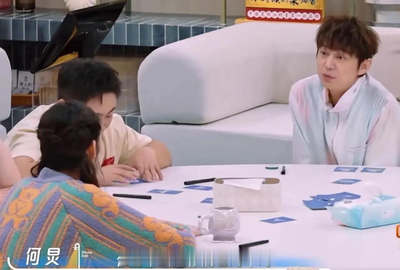 何炅还是很担心张艺凡说嫁给自己的压力大过温暖，被大家解读成不孝顺的，一直引导张艺