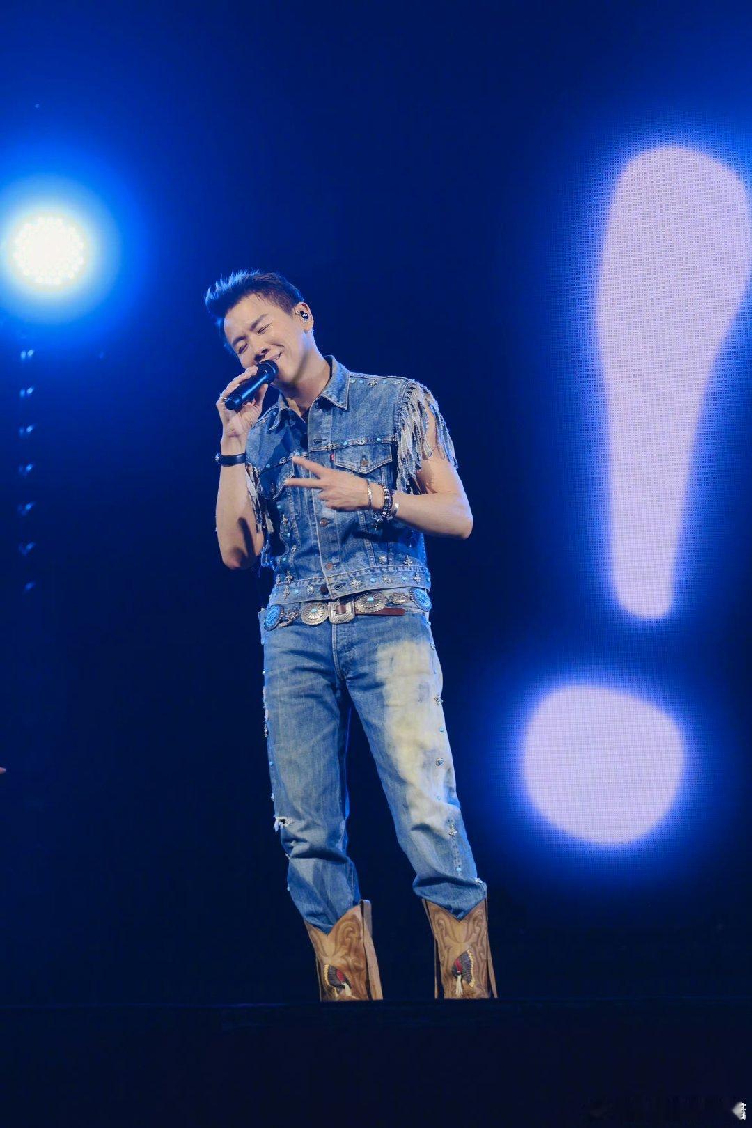 陶喆跟歌迷玩我爱记歌词 这样的演唱会不仅有高质量的音乐，还有满满的欢乐与感动，让