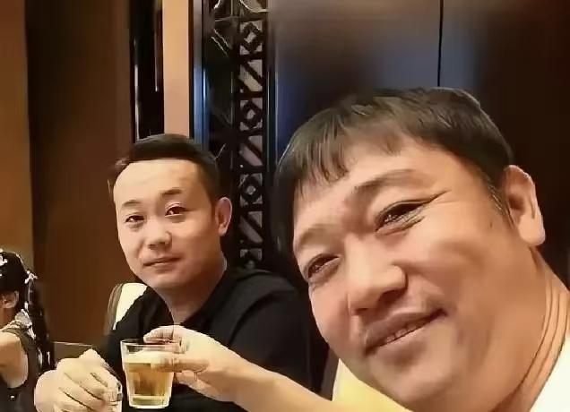 那个偷拍的账号注册了三天，涨了2.8万粉丝，随后注销。

发布的原始视频总长1分