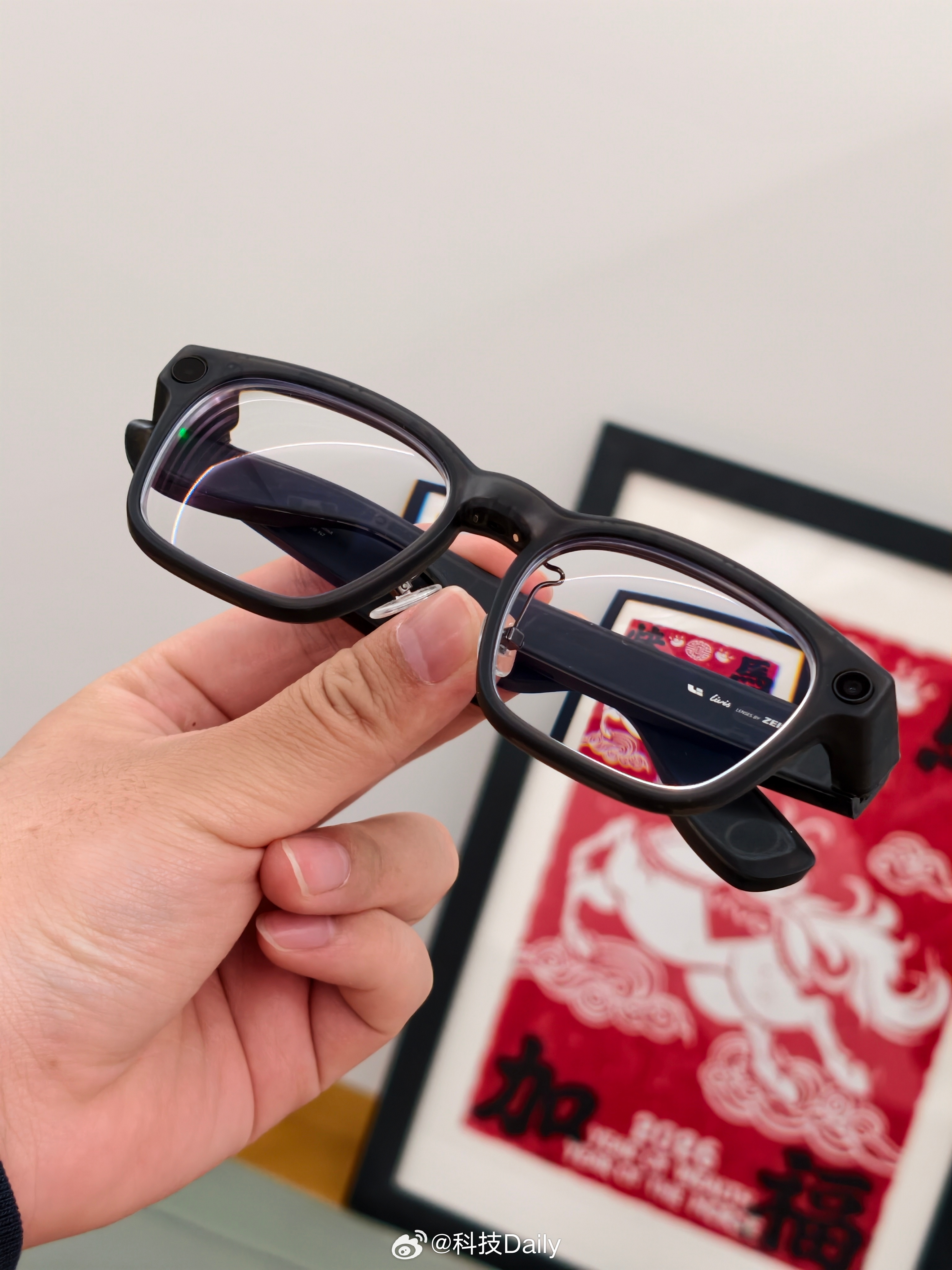 买的第二个理想AI眼镜Livis到货了，速度还挺快的。同样是配了近视镜，配置拉满