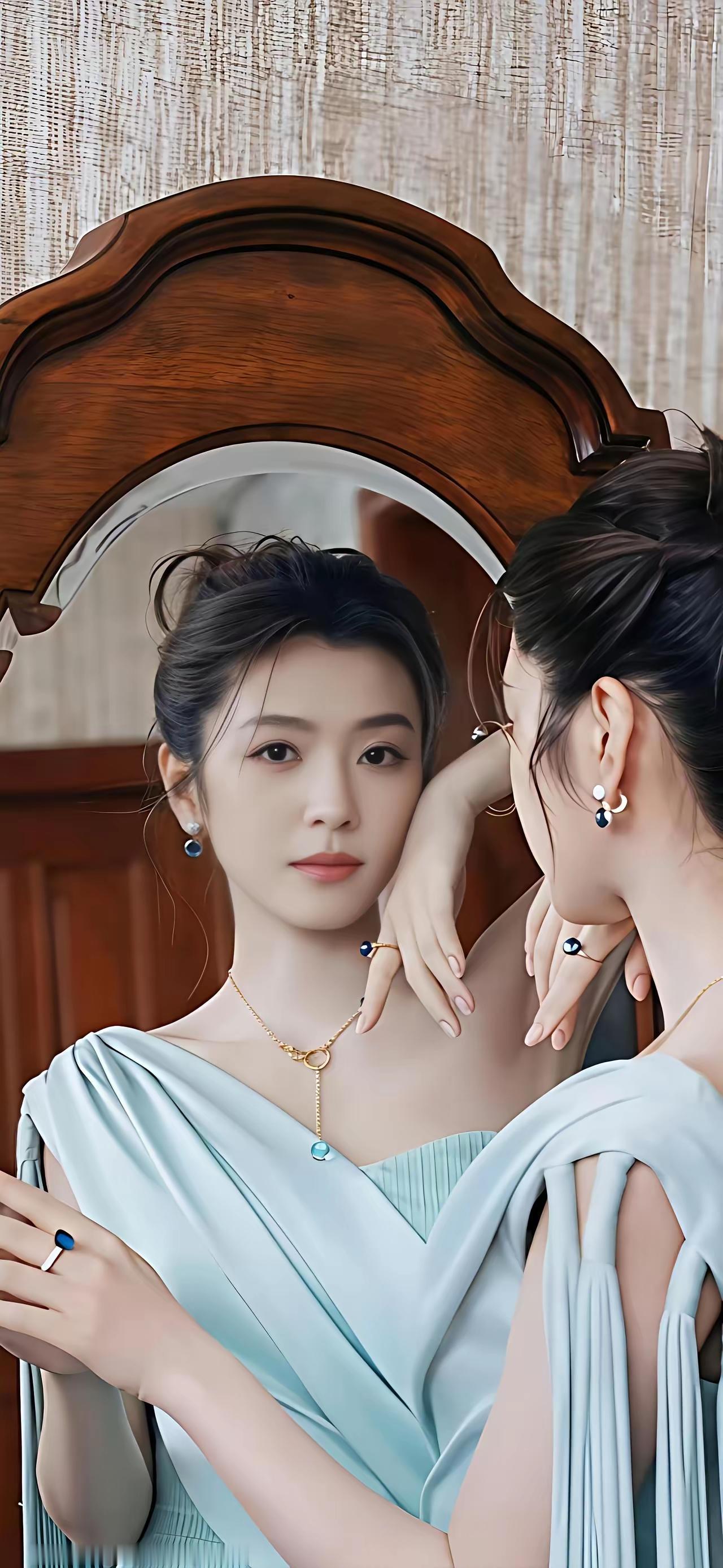 “举觞白眼望青天，皎如玉树临风前。