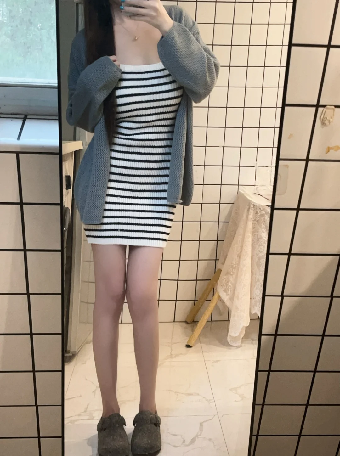 今儿条纹裙配拖鞋真的好舒服～