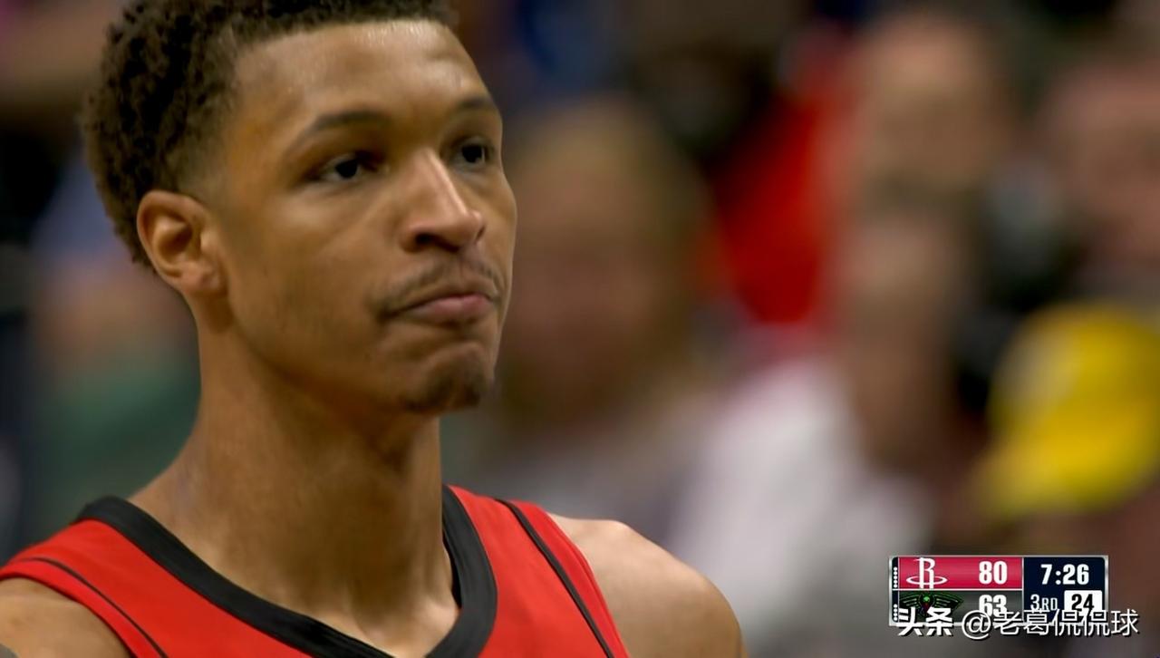 火箭大将小史密斯真是一名攻防兼备的好球员！在今天火箭客场以134：102大胜鹈鹕