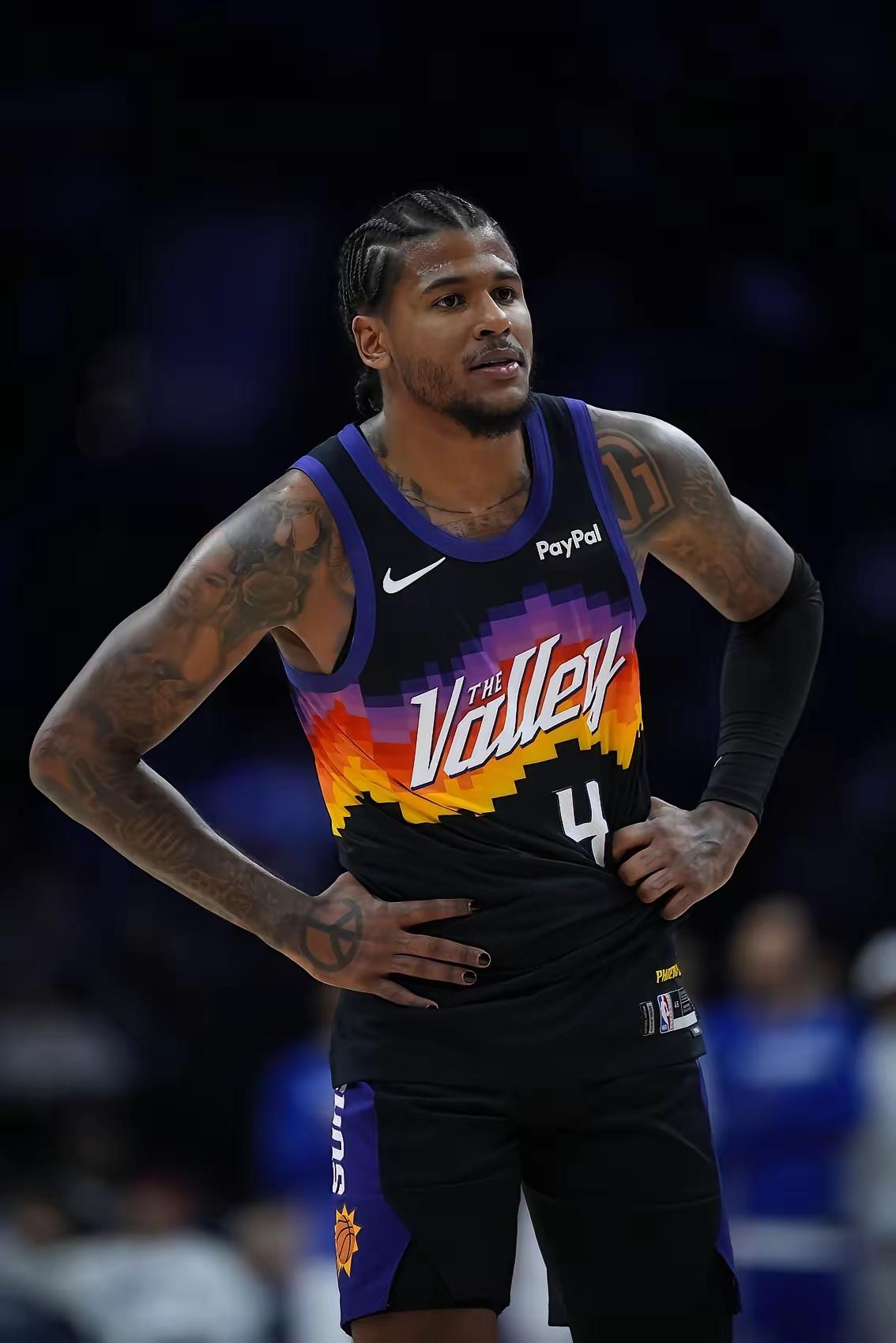 太阳现在全队都信任杰伦格林

太阳双加时绝杀魔术，杰伦格林命中绝杀三分，全场比赛