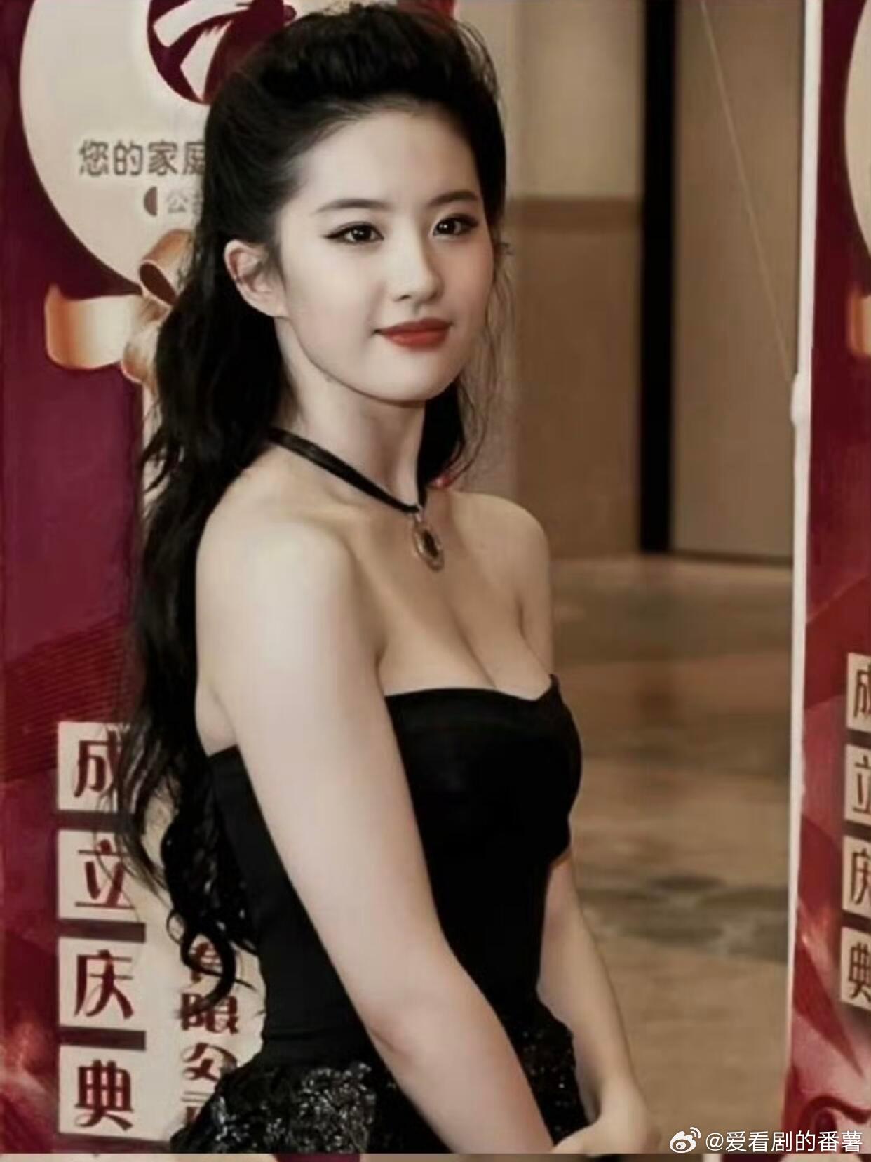 刘亦菲[超话]  刘亦菲，很多人都敢说…她简直是惊为天人的美终于明白言情小说里男