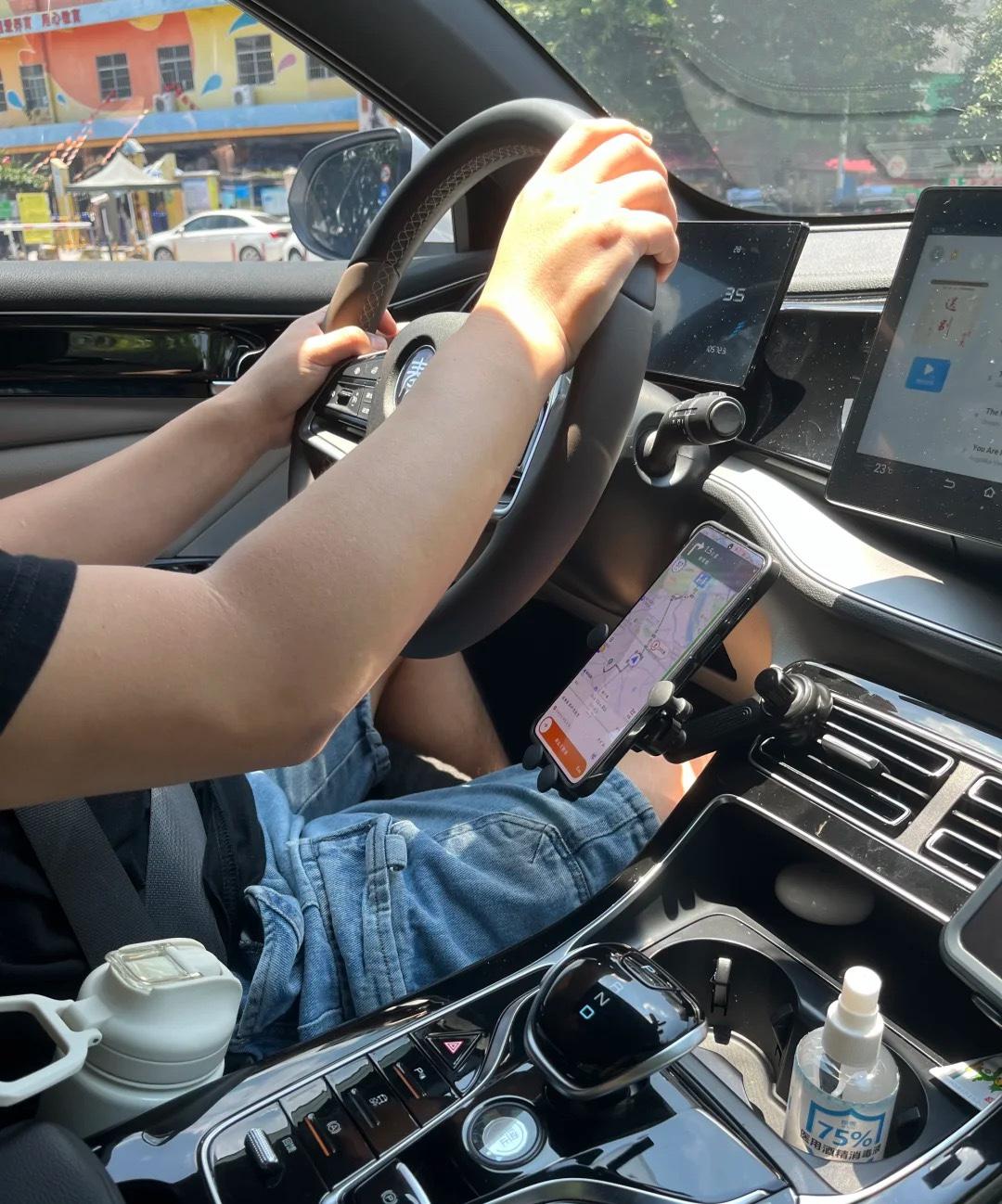 跑网约车现在不少司机反映，抽成越来越不透明，有时短途单抽成20%，长途单反而飙到