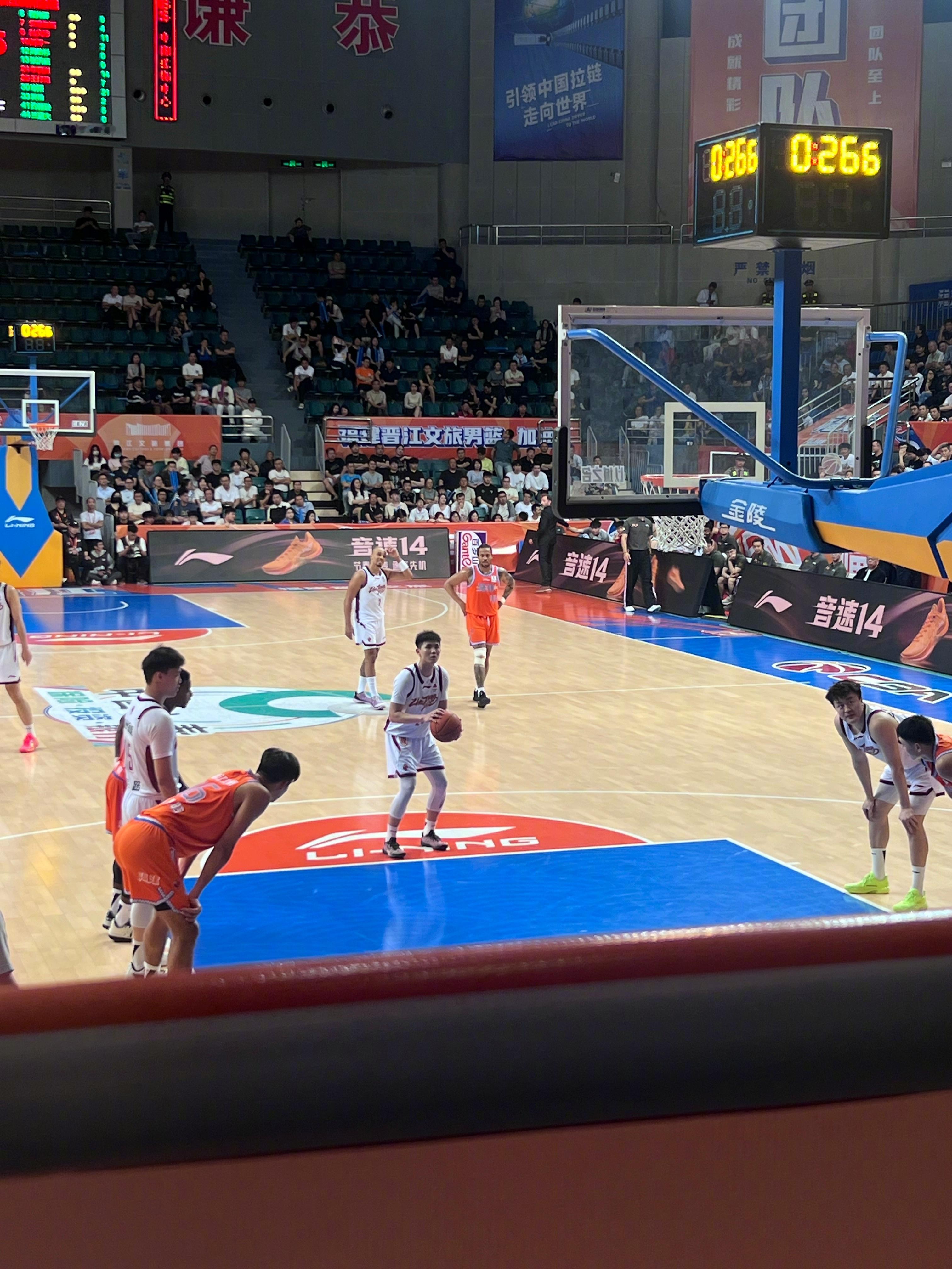 李悦洲第三节单节15分，最后压哨骑马射箭三分太帅了。 