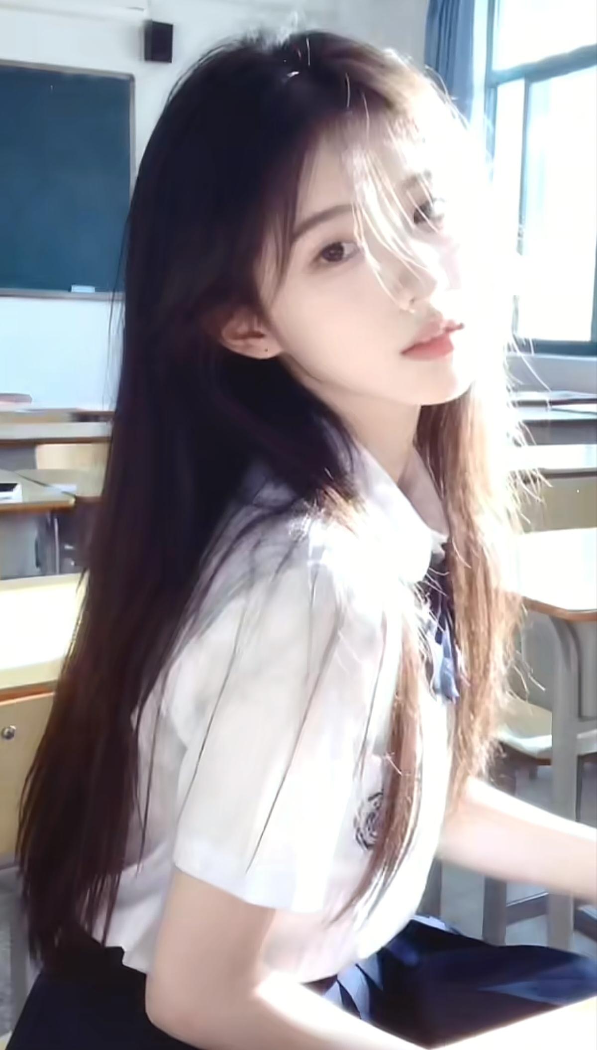 在少女的时光画卷中，每一刻都宛如璀璨星辰✨，用青春的画笔，勾勒出绚丽多彩的梦。