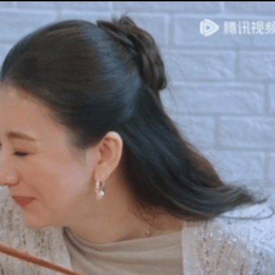 刘冲抢了方媛的单人间 方媛住五楼还要路过男生通铺本来就很不方便，刘冲却为了自己所