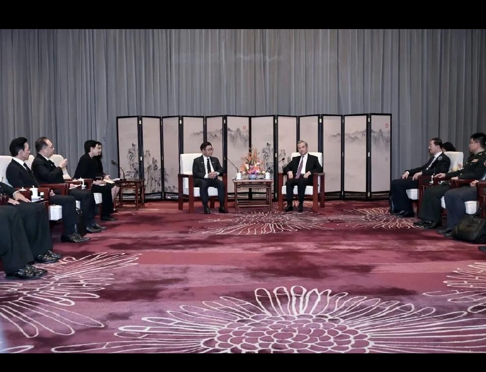 中泰柬12月29日凌晨消息
    个人观点：中国-不干涉内政方式和平调解，已初