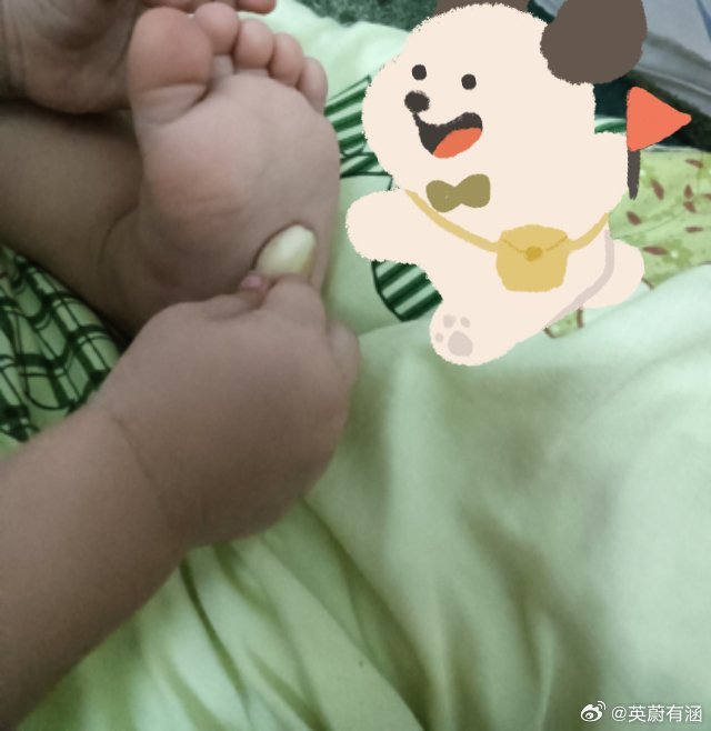 我上班就那英这样春游去 小孩子学啥都快，我拿风筒吹完头发，孩子自己也示意要吹头发