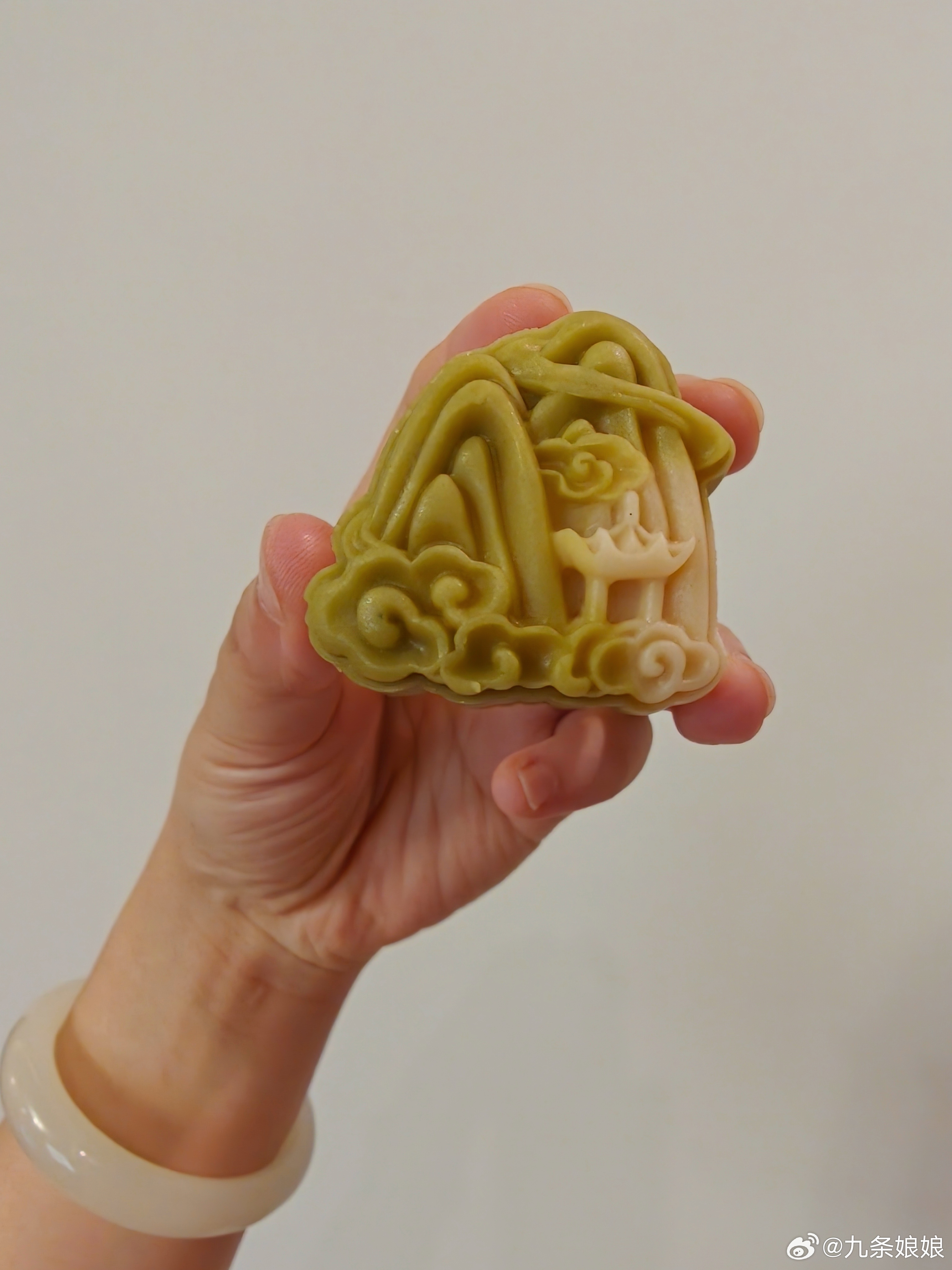 师妹今年给我做的小月饼[拜托][拜托][拜托]好好吃哦我的天[拜托][拜托][拜
