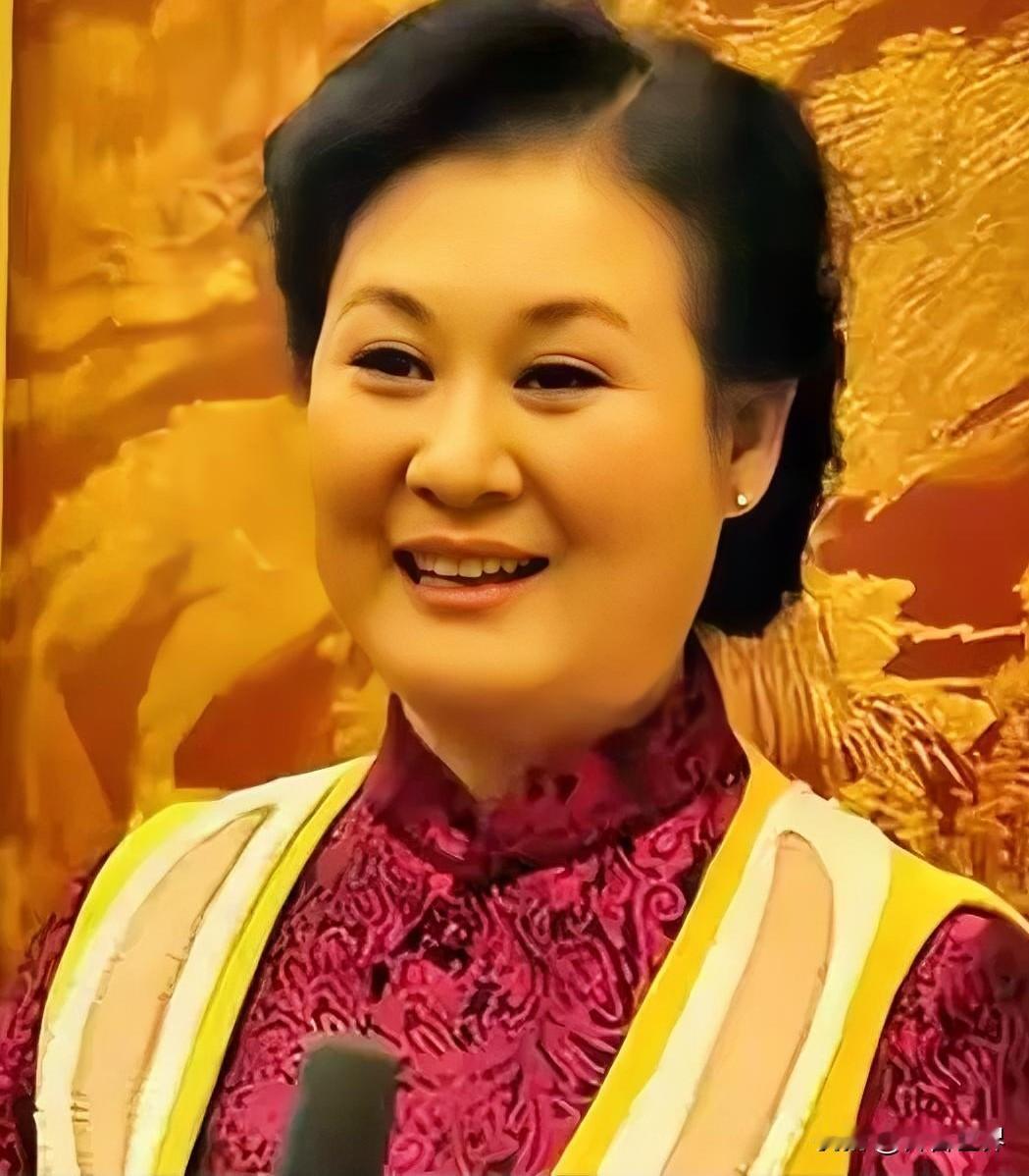 赵本山小品最漂亮的女搭档应该是她，一米七八的大个头，白净文雅滋润，嗓音甜美如弹珠