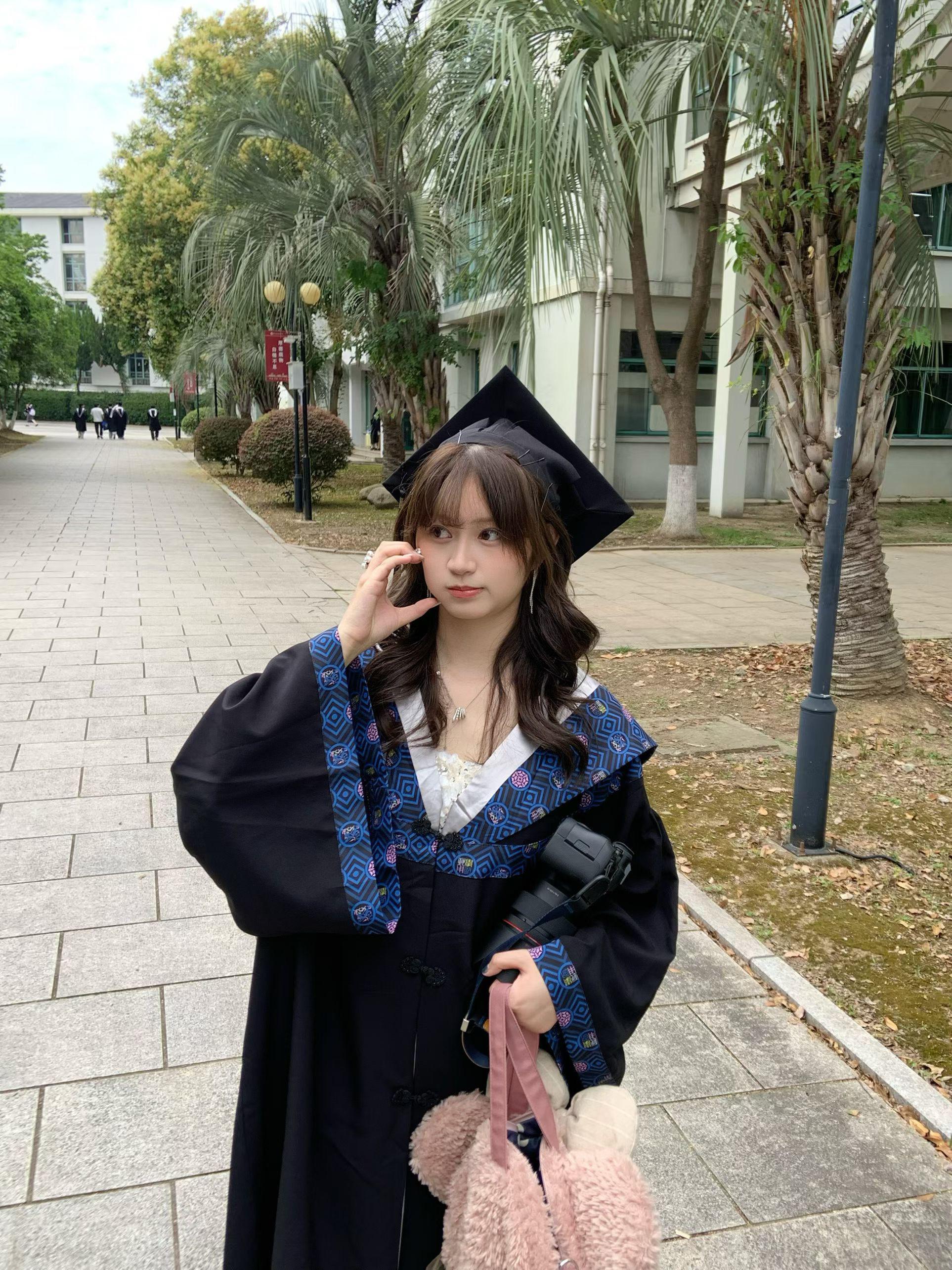 学士服毕业照 学士服拍照 致大学青春 学士服 毕业季拍照