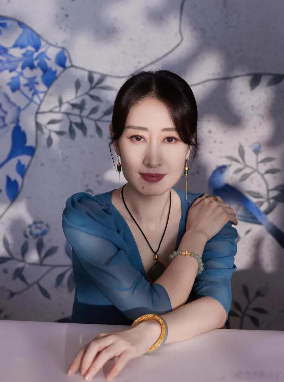 刘敏涛在家好好的，却莫名被“拉郎”成辛柏青再婚对象，这脑洞开得实在离谱。如此“神
