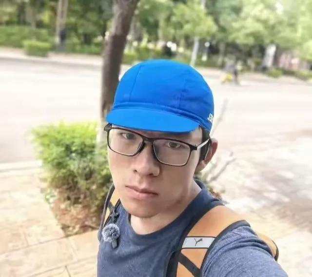 19岁昆明小伙考上了北京的大学，但他没有坐飞机，也没有乘高铁，更没有自驾出行，而